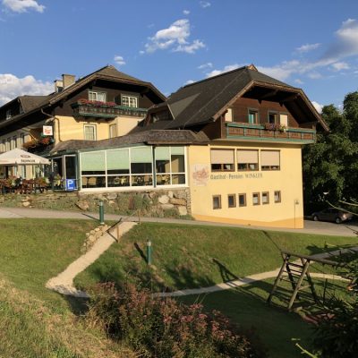02_Sommer_Hotel_Westansicht_komprimiert