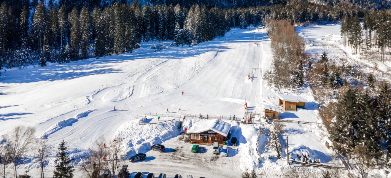 der Schlepplift ud die Schipiste in Mühldorf mit der Mühldorfer Hütte